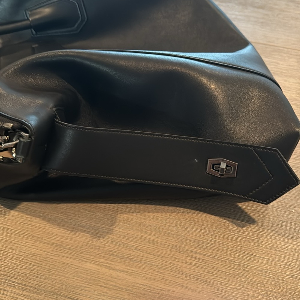 Givenchy Black Leather Antigona Soft Large Tote - Picture 9 of 13